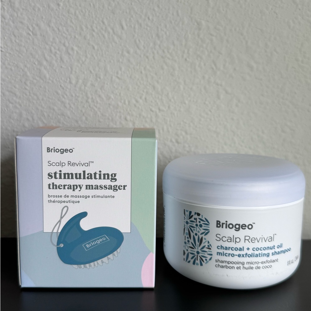 NEW Briogeo Scalp Revival Shampoo + Stimulating Therapy Scalp Massager